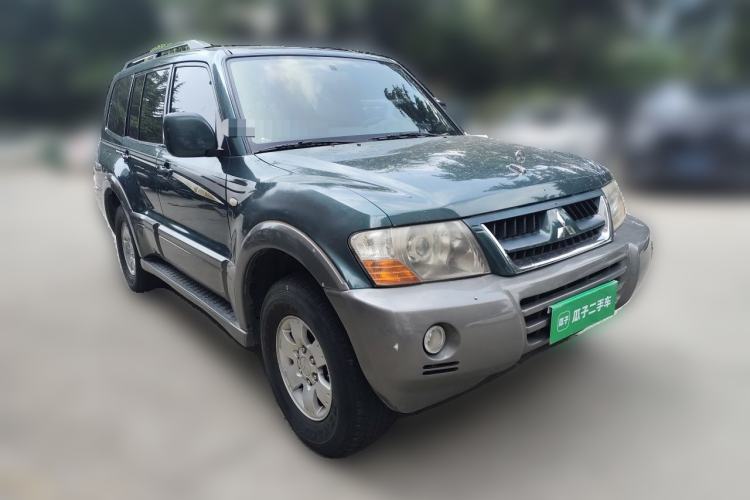Used Mitsubishi Pajero 2011 V73 3.0L AT GLX Front Right 45 Deg