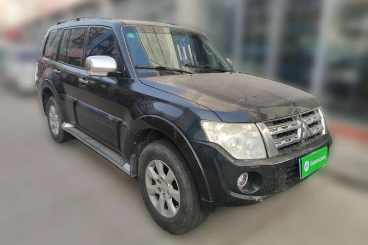 Used Mitsubishi Pajero 2011 3.0L Elite Edition Front Right 45 Deg