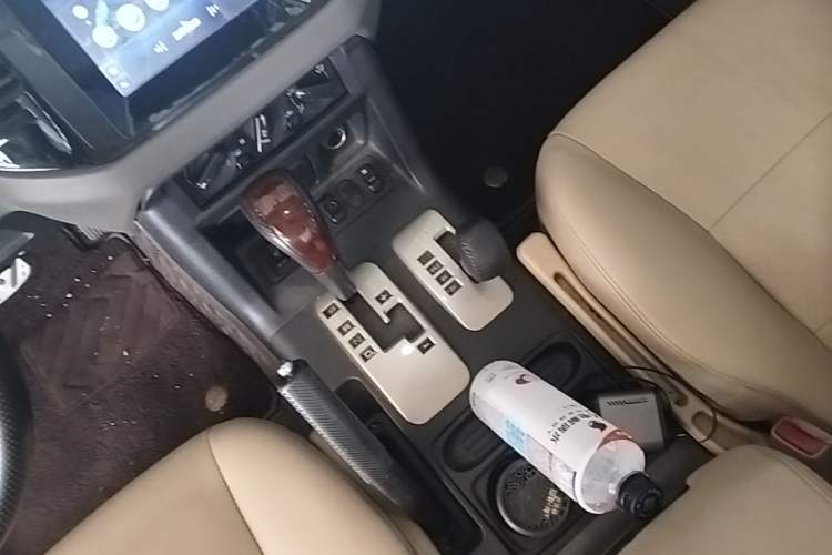 Used Mitsubishi Pajero 2011 V73 3.0L AT GLX Gear Lever