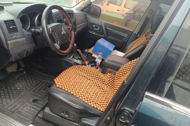 Used Mitsubishi Pajero 2011 3.0L Elite Edition Left Front Seat