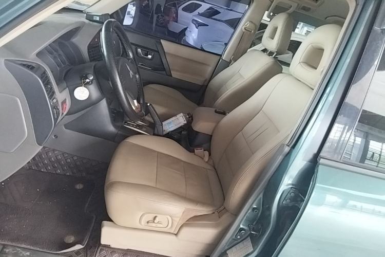 Used Mitsubishi Pajero 2011 V73 3.0L AT GLX Left Front Seat