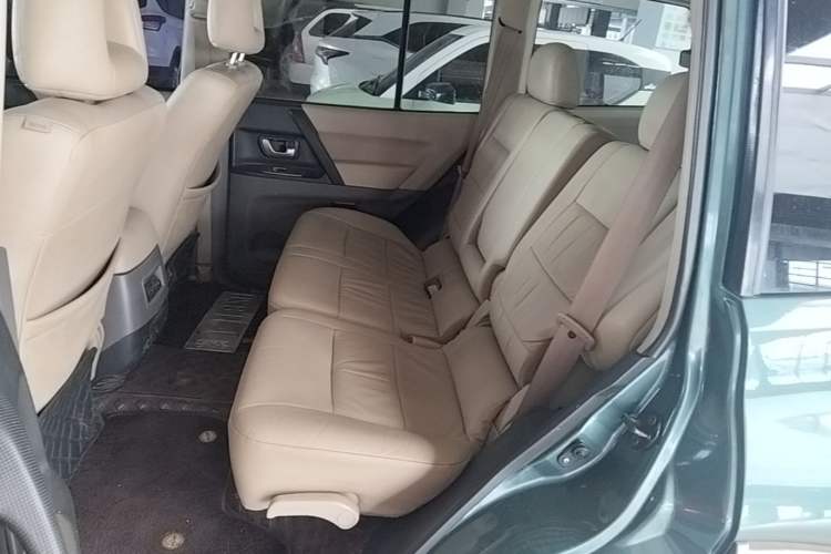 Used Mitsubishi Pajero 2011 V73 3.0L AT GLX Left Rear Seat