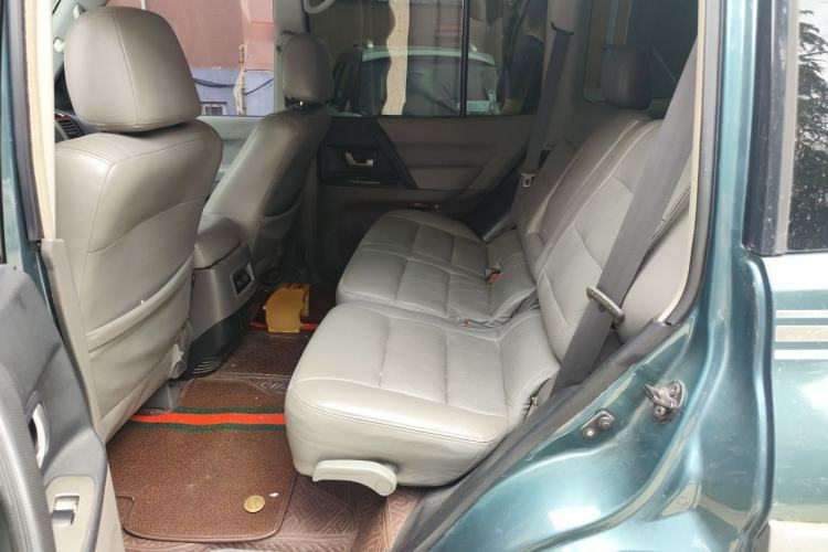 Used Mitsubishi Pajero 2011 V73 3.0L AT GLX Left Rear Seat