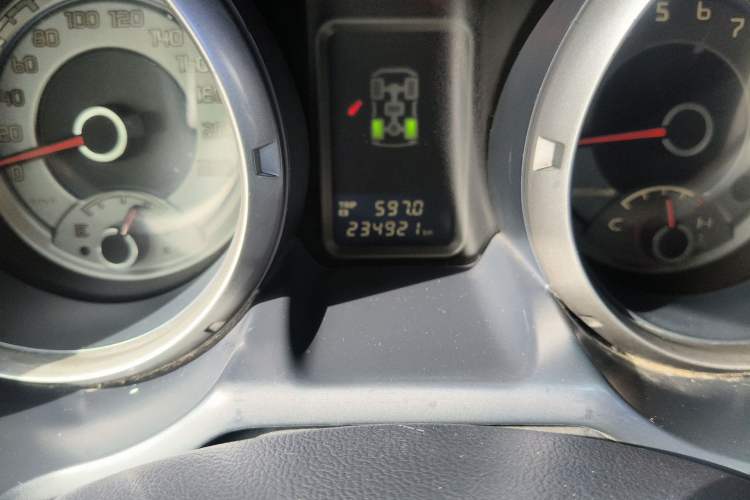 Used Mitsubishi Pajero 2011 3.0L Elite Edition Odometer Close Up