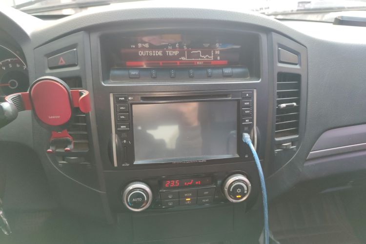 Used Mitsubishi Pajero 2011 3.0L Elite Edition Odometer Close Up