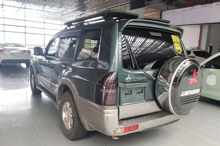 Used Mitsubishi Pajero 2011 V73 3.0L AT GLX Rear Left 45 Deg
