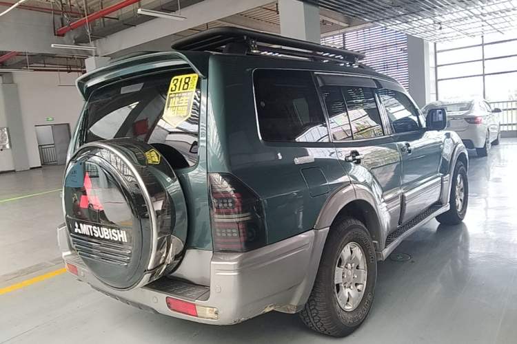 Used Mitsubishi Pajero 2011 V73 3.0L AT GLX Rear Right 45 Deg