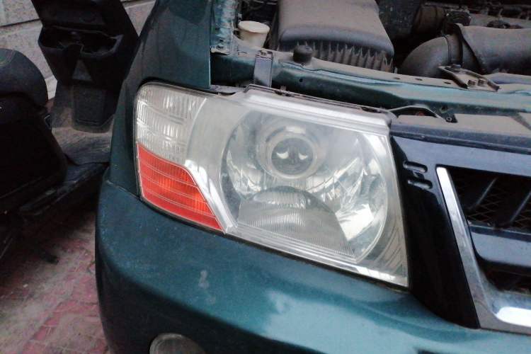 Used Mitsubishi Pajero 2011 V73 3.0L MT GL Right Front Headlight
