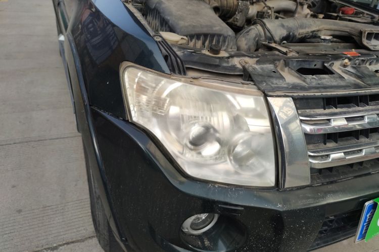 Used Mitsubishi Pajero 2011 3.0L Elite Edition Right Front Headlight