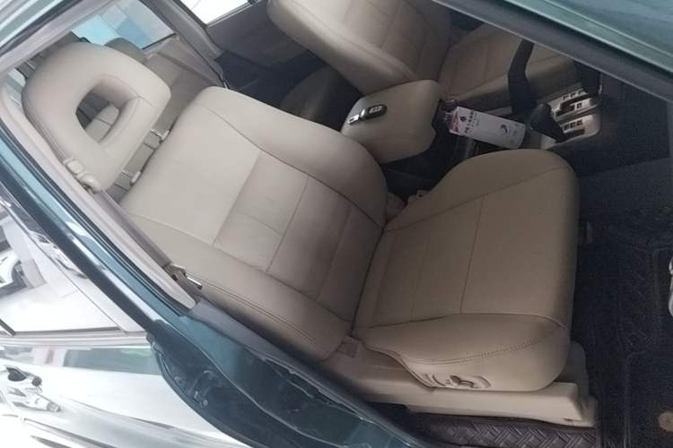 Used Mitsubishi Pajero 2011 V73 3.0L AT GLX Right Front Seat
