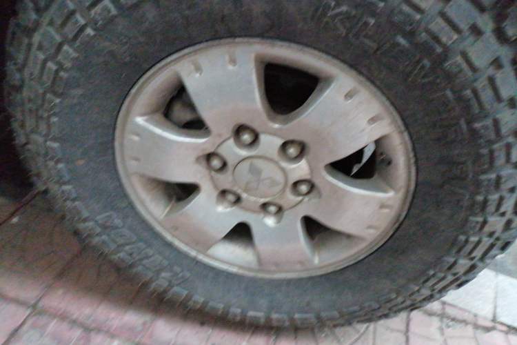 Used Mitsubishi Pajero 2011 V73 3.0L MT GL Right Front Wheel Hub