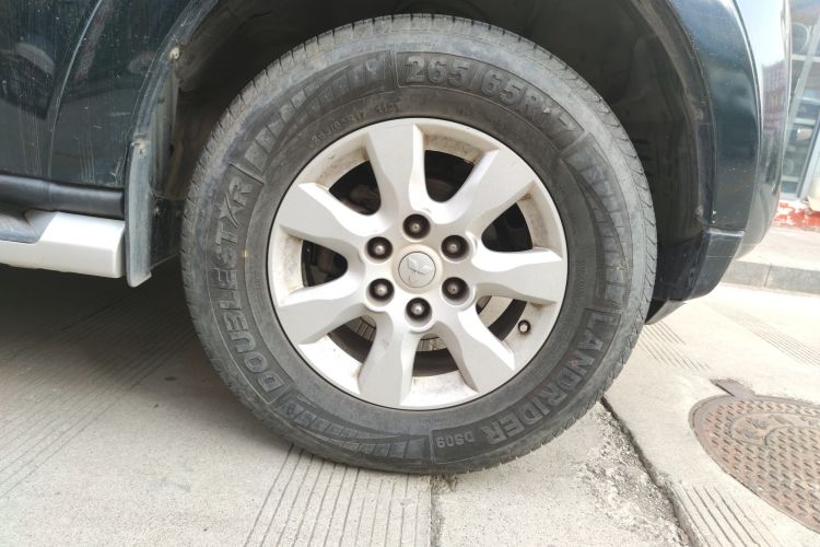 Used Mitsubishi Pajero 2011 3.0L Elite Edition Right Front Wheel Hub