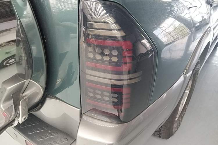 Used Mitsubishi Pajero 2011 V73 3.0L AT GLX Right Rear Taillight