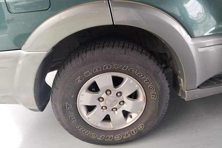 Used Mitsubishi Pajero 2011 V73 3.0L AT GLX Right Rear Wheel Hub