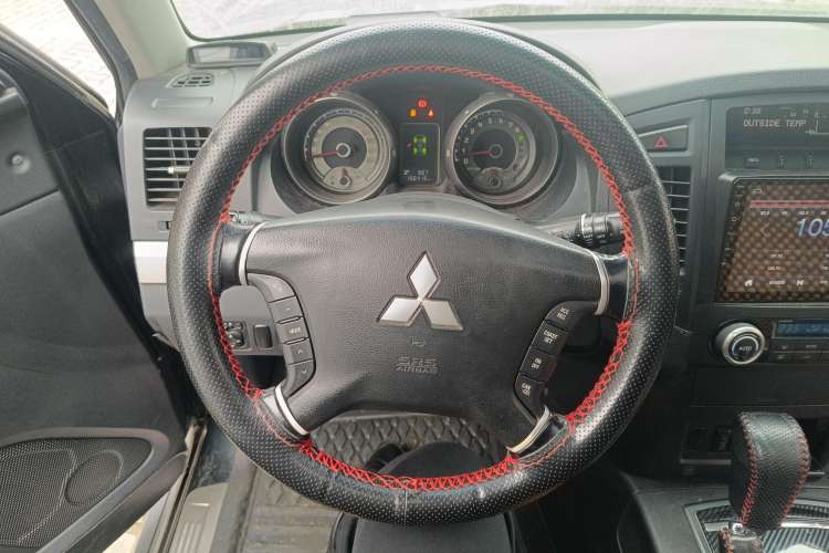 Used Mitsubishi Pajero 2011 3.0L Elite Edition Steering Wheel