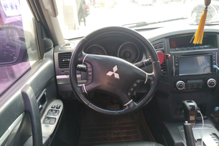 Used Mitsubishi Pajero 2011 3.0L Elite Edition Steering Wheel