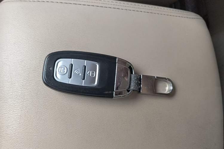 Used Mitsubishi Pajero 2011 V73 3.0L AT GLX Vehicle Key