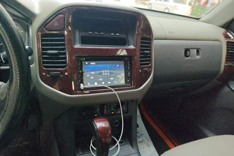 Used Mitsubishi Pajero 2011 V73 3.0L AT GLX Audio And AC Panel