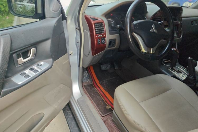 Used Mitsubishi Pajero 2011 V73 3.0L AT GLX Driver Seat