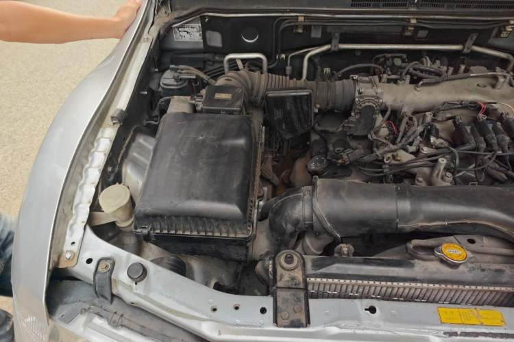 Used Mitsubishi Pajero 2011 V73 3.0L AT GLX Engine Bay Right