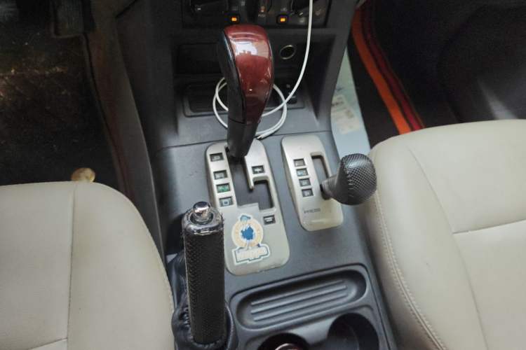 Used Mitsubishi Pajero 2011 V73 3.0L AT GLX Gear Lever