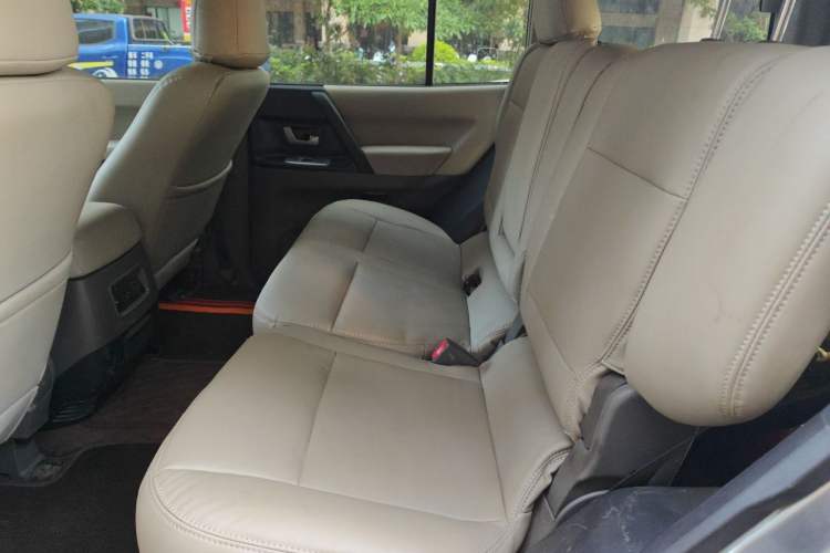 Used Mitsubishi Pajero 2011 V73 3.0L AT GLX Left Rear Seat