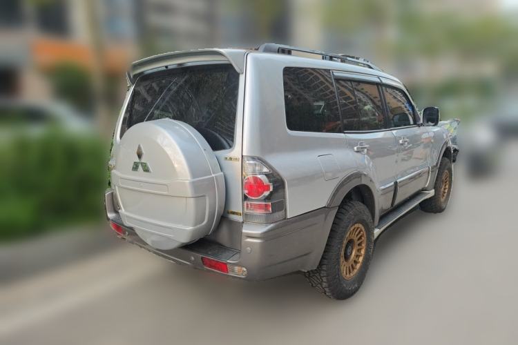 Used Mitsubishi Pajero 2011 V73 3.0L AT GLX Rear Right 45 Deg