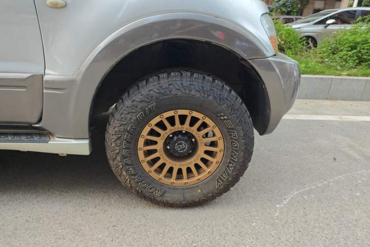 Used Mitsubishi Pajero 2011 V73 3.0L AT GLX Right Front Wheel Hub