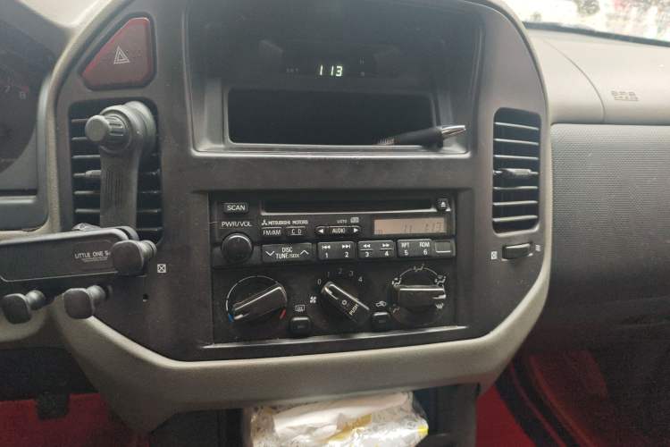 Used Mitsubishi Pajero 2011 V73 3.0L MT GL Audio And AC Panel