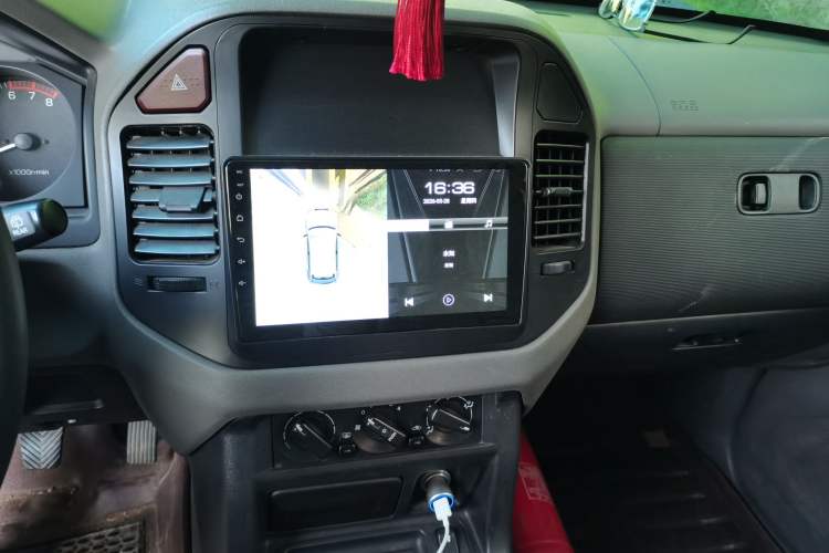 Used Mitsubishi Pajero 2011 V73 3.0L MT GL Audio And AC Panel