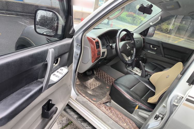 Used Mitsubishi Pajero 2011 V73 3.0L AT GLX Driver Seat