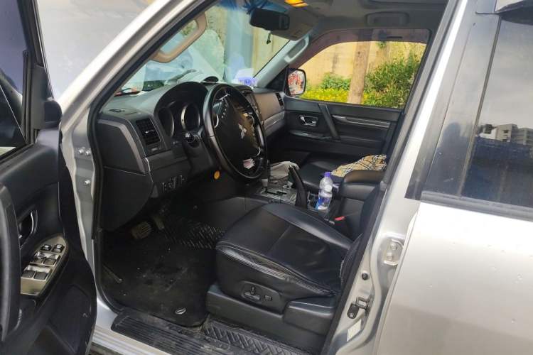 Used Mitsubishi Pajero 2011 3.0L Elite Edition Driver Seat
