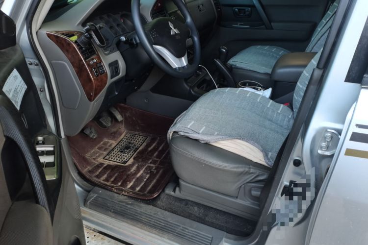 Used Mitsubishi Pajero 2011 V73 3.0L MT GL Driver Seat
