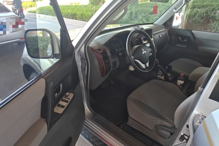 Used Mitsubishi Pajero 2011 V73 3.0L AT GLX Driver Seat