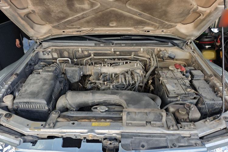 Used Mitsubishi Pajero 2011 V73 3.0L AT GLS Engine Bay