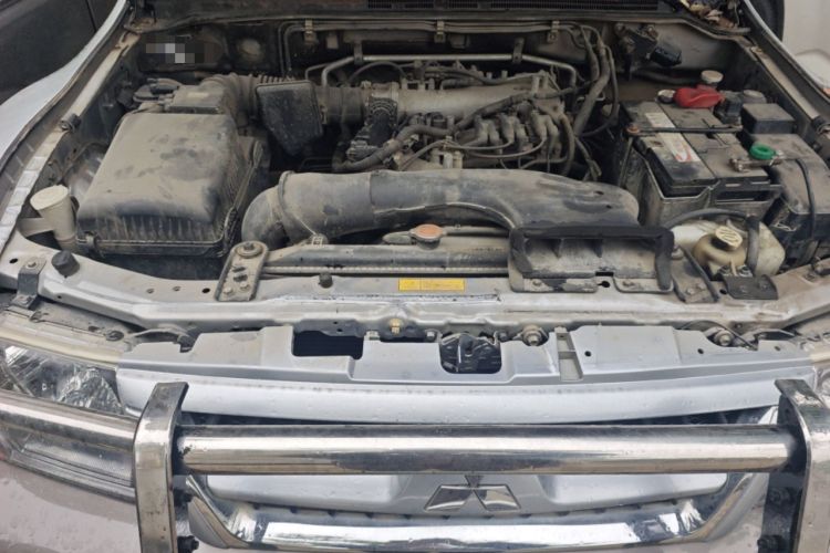 Used Mitsubishi Pajero 2011 V73 3.0L MT GL Engine Bay