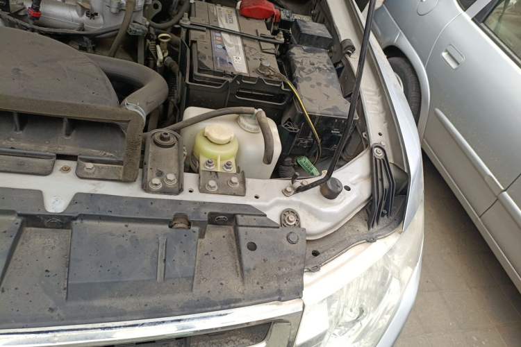 Used Mitsubishi Pajero 2011 3.0L Elite Edition Engine Bay Left
