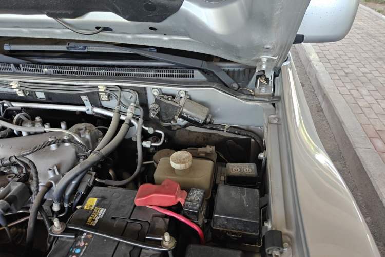 Used Mitsubishi Pajero 2011 V73 3.0L AT GLX Engine Bay Left