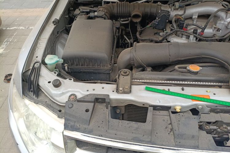 Used Mitsubishi Pajero 2011 3.0L Elite Edition Engine Bay Right