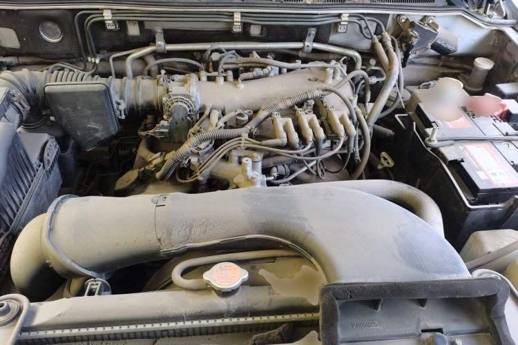 Used Mitsubishi Pajero 2011 V73 3.0L MT GL Engine Bay