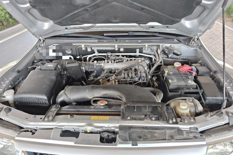 Used Mitsubishi Pajero 2011 V73 3.0L AT GLX Engine Bay