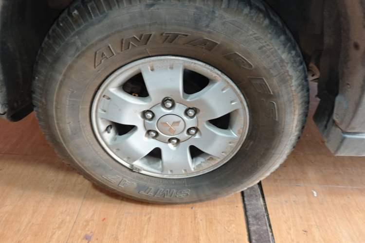 Used Mitsubishi Pajero 2011 V73 3.0L AT GLS Exterior 3