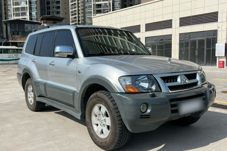 Used Mitsubishi Pajero 2011 V73 3.0L AT GLS Exterior 4