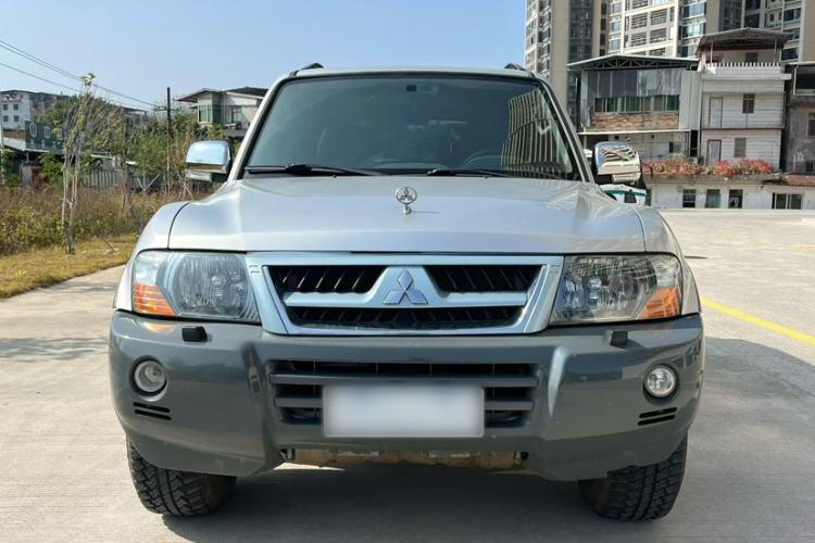 Used Mitsubishi Pajero 2011 V73 3.0L AT GLS Exterior 7