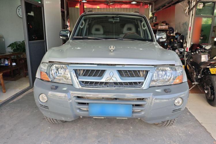 Used Mitsubishi Pajero 2011 V73 3.0L AT GLS Front