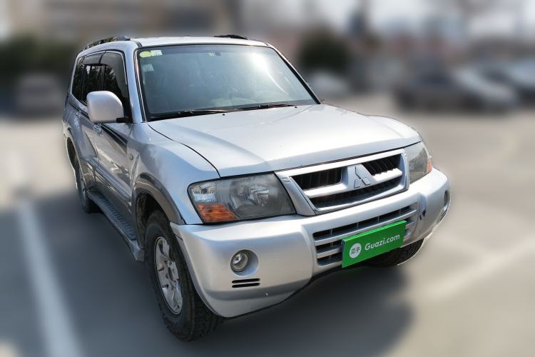 Used Mitsubishi Pajero 2011 V73 3.0L AT GLX Front Right 45 Deg