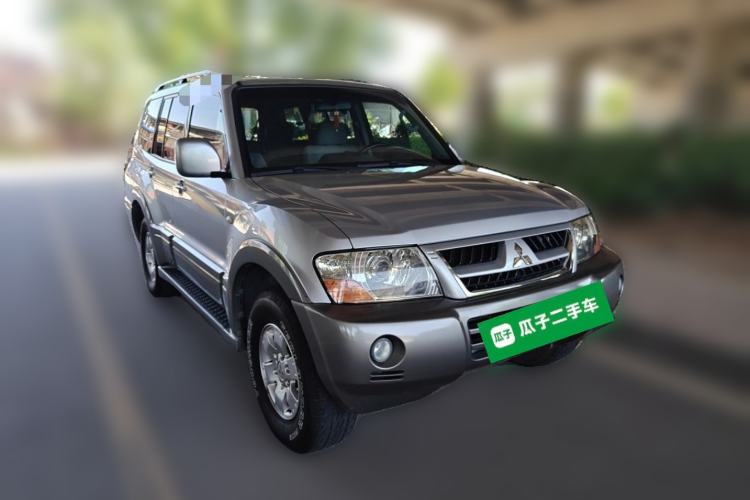 Used Mitsubishi Pajero 2011 V73 3.0L AT GLX Front Right 45 Deg