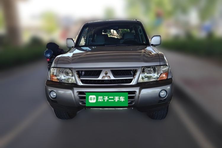 Used Mitsubishi Pajero 2011 V73 3.0L AT GLX Front
