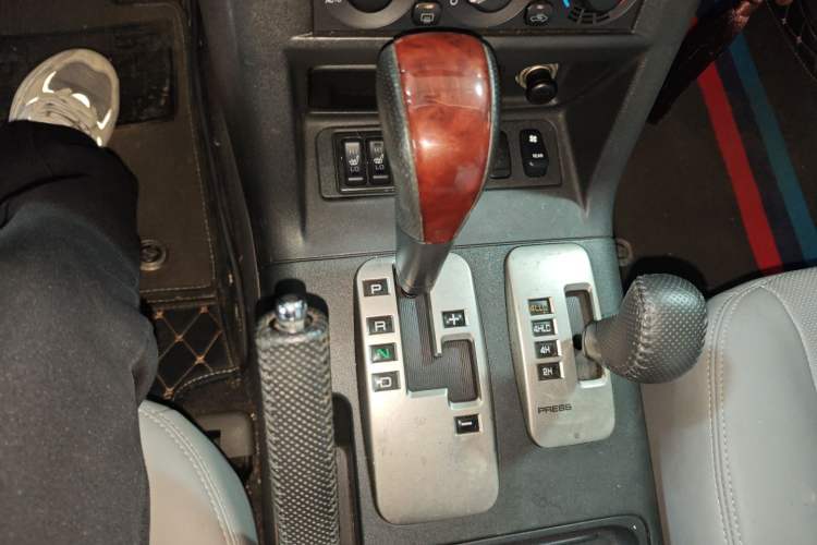 Used Mitsubishi Pajero 2011 V73 3.0L AT GLS Gear Lever