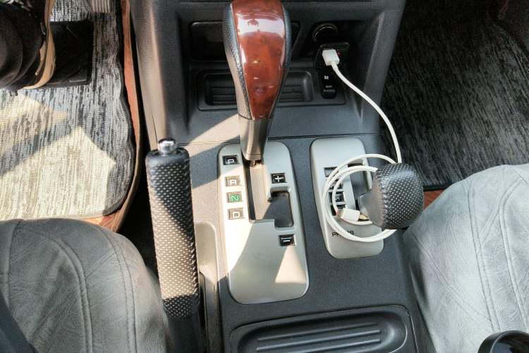 Used Mitsubishi Pajero 2011 V73 3.0L AT GLX Gear Lever